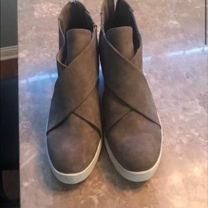 Women’s new shoes without box wedges